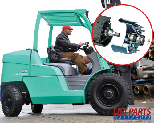 Mitsubishi forklift truck with its driver. In a pop-up circle it can be appreciated the role the Mitsubishi forklift brake drum plays when the lift truck driver pushes down the brake pedal.