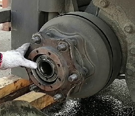  Mechanic changing the brake drum of a Mitsubishi forklift