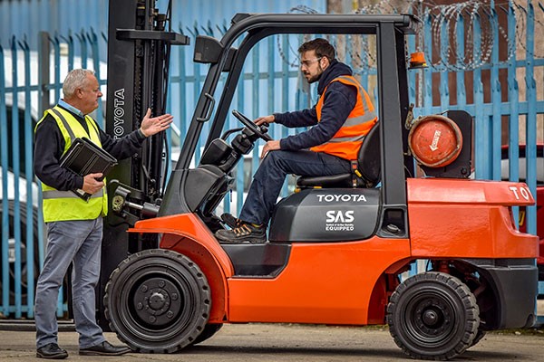 Operator is informed about forklift capacity